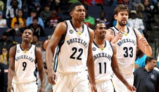 官方：沃尔夫斯堡体育总监申齐洛茨离任